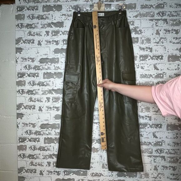Abercrombie & Fitch | women faux leather 90’s relaxed highrise - Picture 9 of 11